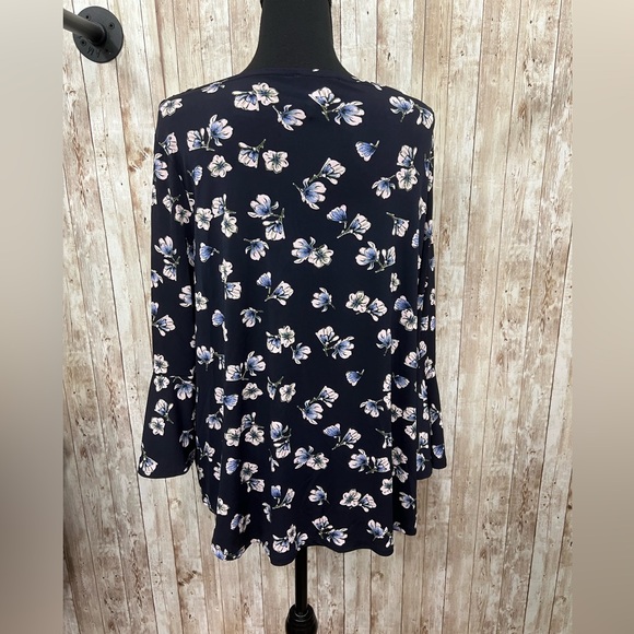 Carmen Marc Valvo Blue‎ and White Blouse - Picture 4 of 5